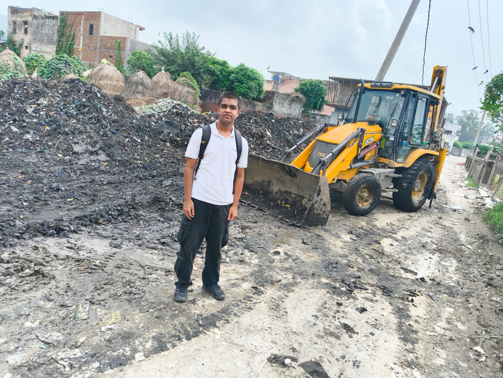 Plastic Cleaning Drive at Bambawar - Image 3